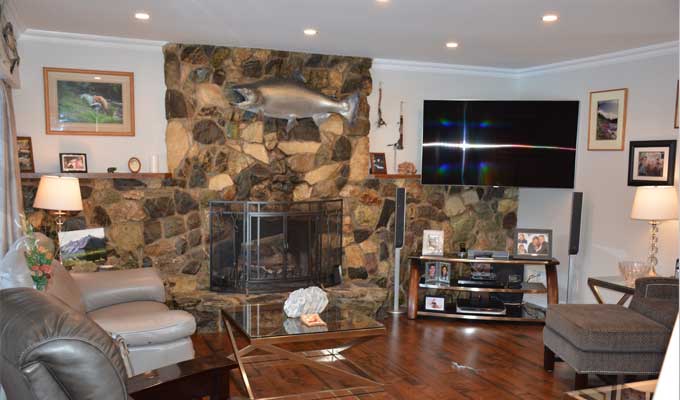 Guesthouse living room with fireplace